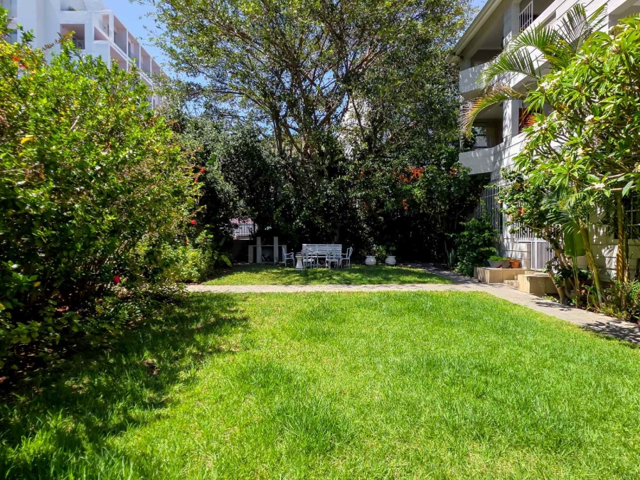 1 Bedroom Property for Sale in Sea Point Western Cape